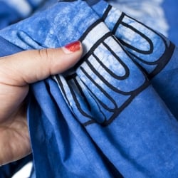 [大サイズ]バティック染めのタペストリー風神様布 - ドゥルガー[約85x130cm] - サブ5