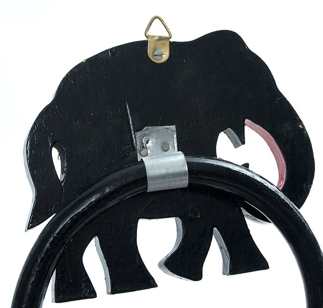象のタオルハンガー　【タオル掛けが黒】 3 - 後ろはこんな感じで画鋲で留められるようになっています。