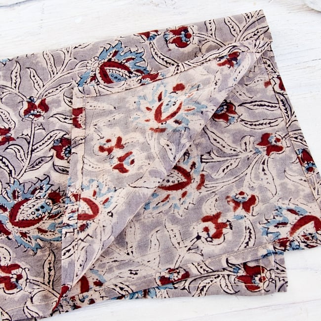 昔ながらの木版染め伝統模様布ハンカチグレー 3 - 裏面はこの様になっています。