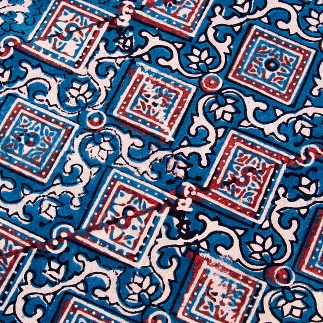 南インドの木版染めアジュラック布ハンカチ　ブルー 2 - 柄を拡大しました。　美しい模様で私生活に彩りを添えてくれます。