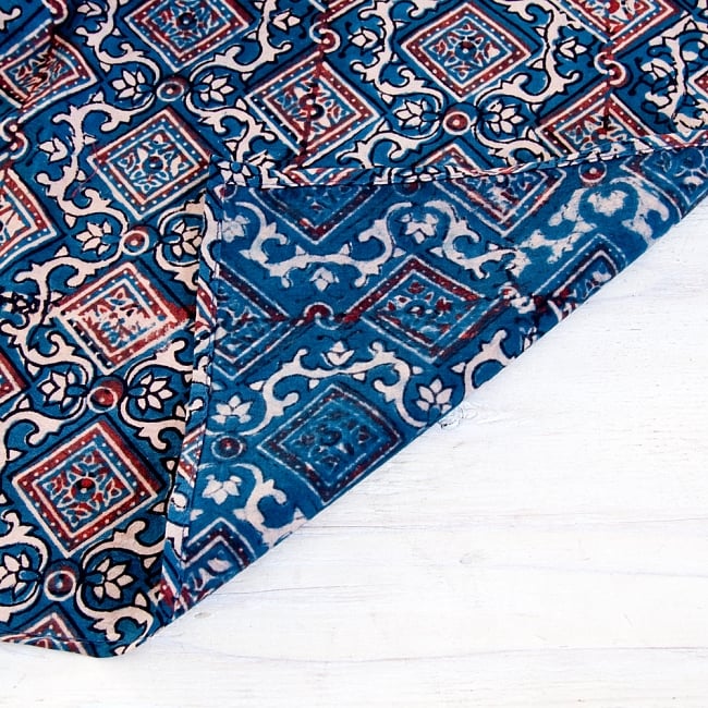 南インドの木版染めアジュラック布ハンカチ　ブルー 3 - 裏面はこの様になっています。