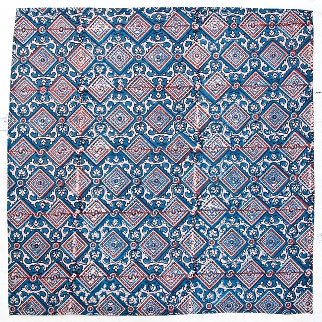南インドの木版染めアジュラック布ハンカチ　ブルー 4 - 全体を見てみました。