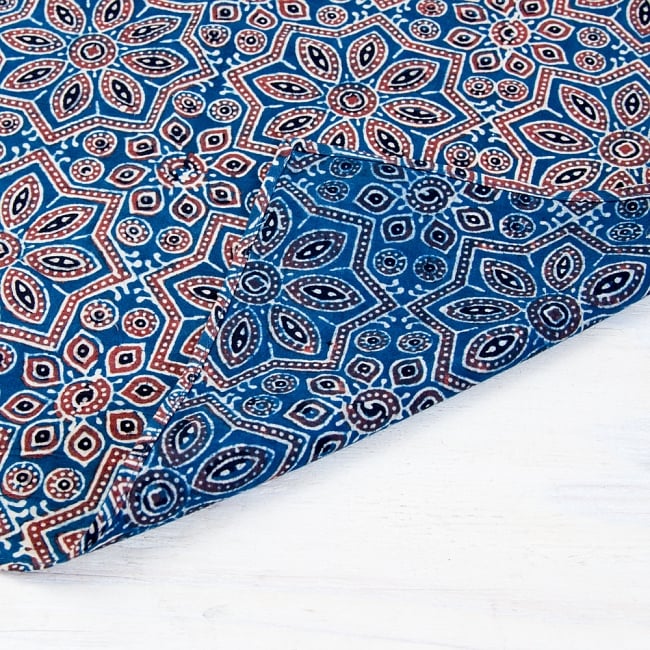 南インドの木版染めアジュラック布ハンカチ　ブルー 3 - 裏面はこの様になっています。