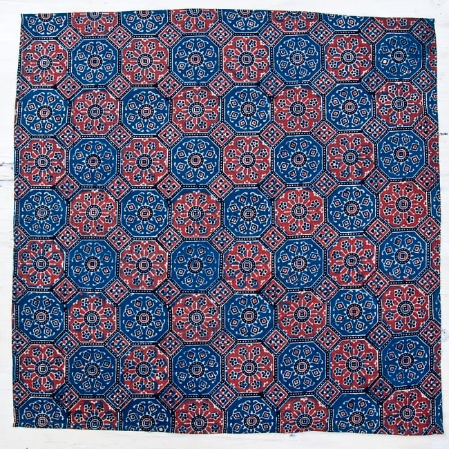南インドの木版染めアジュラック布ハンカチ ブルー×レッド 4 - 全体を見てみました。
