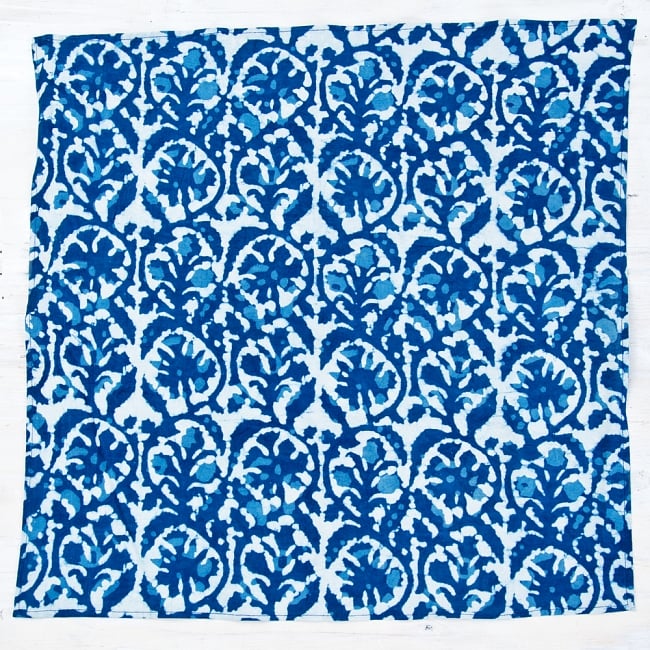 インディゴブルーの伝統泥染めハンカチブルー 4 - 全体を見てみました。