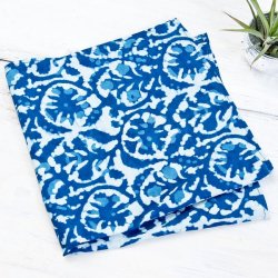 インディゴブルーの伝統泥染めハンカチブルーの商品写真