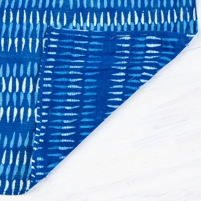 昔ながらの木版染め伝統模様布ハンカチ - ブルー 3 - 裏面はこの様になっています。