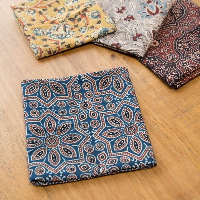 昔ながらの木版染め伝統模様布ハンカチ - ブルー 5 - 他にもカラーがございます。日替わりで揃えたくなる可愛さです＾＾