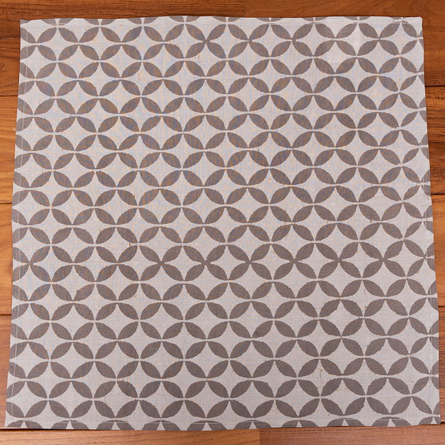 昔ながらの木版染めウッドブロック布ハンカチ - グレー 4 - 全体を見てみました。