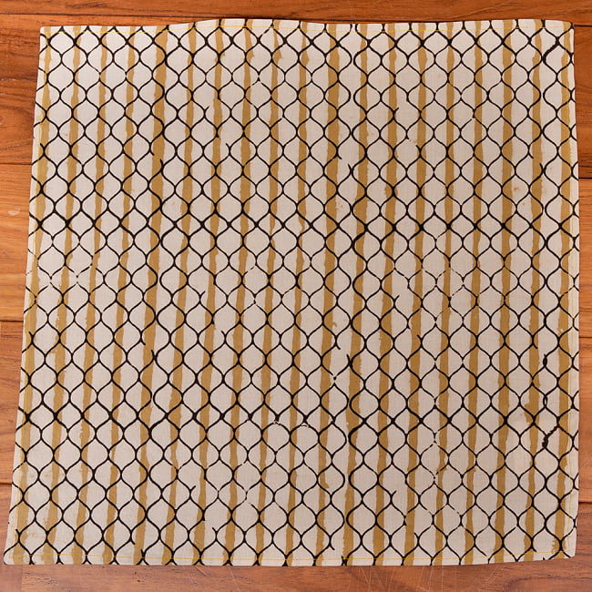 昔ながらの木版染め伝統模様布ハンカチ - ベージュイエロー 4 - 全体を見てみました。