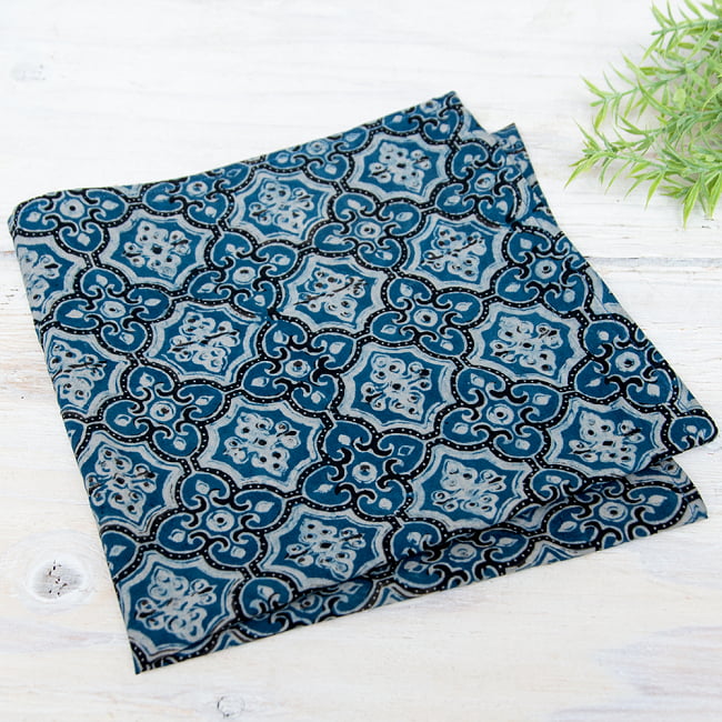南インドの木版染めアジュラック布ハンカチ - ブルーの写真布,ハンカチ,ギフト,ウッドブロック,ナフキン,バンダナ,お弁当,お弁当包み