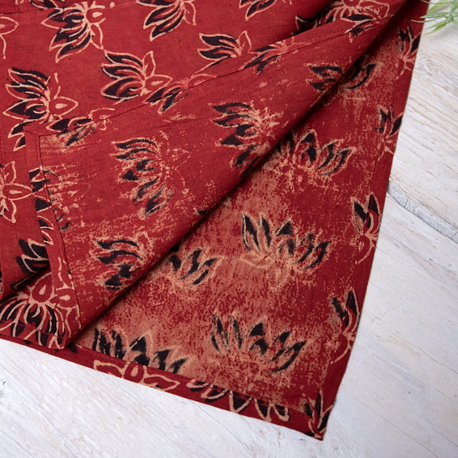 昔ながらの木版染めウッドブロック布ハンカチ - 赤ロータス 3 - 裏面はこの様になっています。