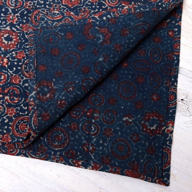 南インドの木版染めアジュラック布ハンカチ - 藍 3 - 裏面はこの様になっています。