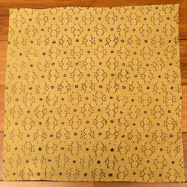 昔ながらの木版染め伝統模様布ハンカチ - マスタード 4 - 全体を見てみました。