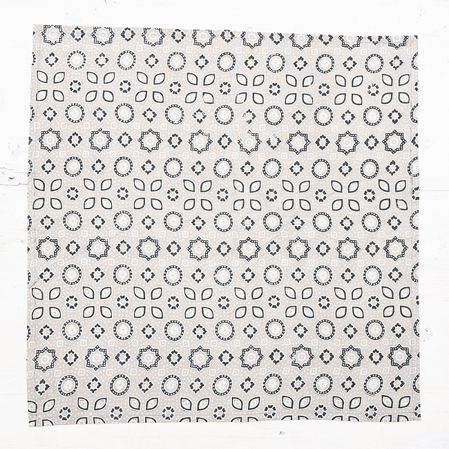 昔ながらの木版染め伝統模様布ハンカチ - カーキ 4 - 全体を見てみました。