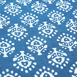 インディゴブルーの伝統泥染めハンカチ - 大きな木 - サブ2