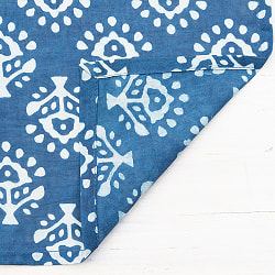 インディゴブルーの伝統泥染めハンカチ - 大きな木 - サブ3