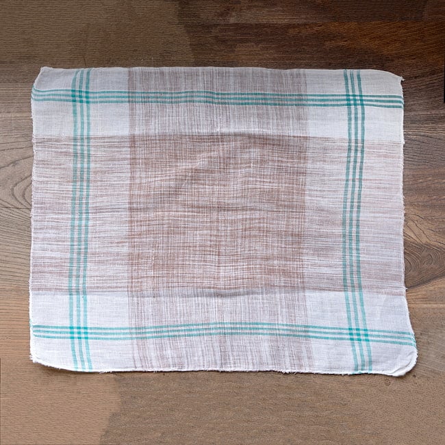 インドの手紡ぎ布　カディコットンのハンカチ 7 - 広げた一例です。