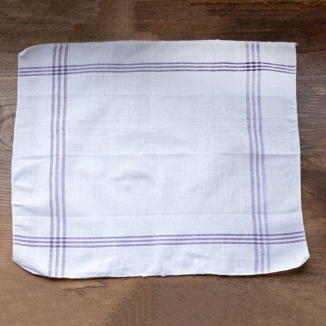 インドの手紡ぎ布　カディコットンのハンカチ 8 - 広げた一例です。