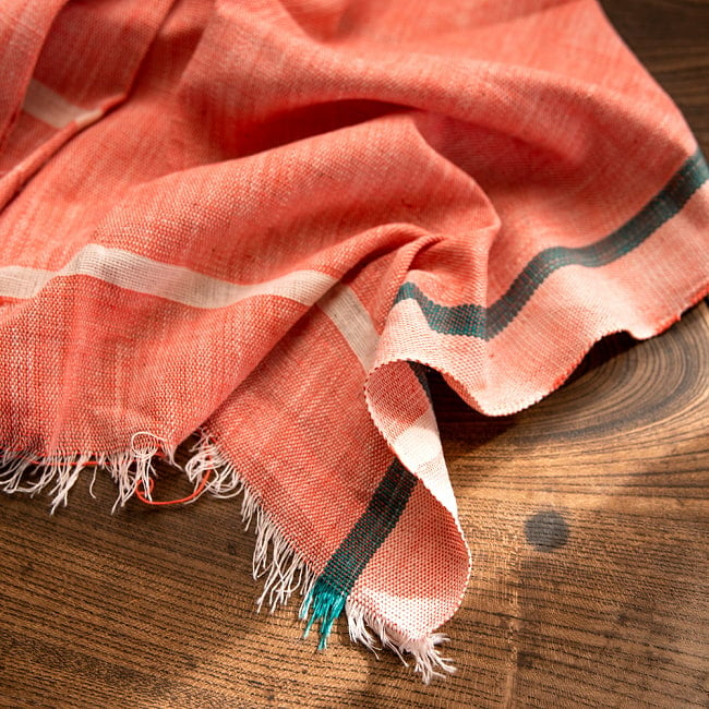 【約78cm×約160cm】インドの手紡ぎ布　カディコットンのガムチャ 4 - 使用しているうちに手に馴染みどんどん使いやすくなります。