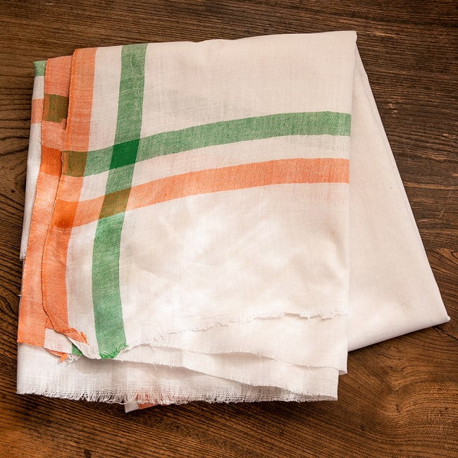 【約156cm×約74cm】インドの手紡ぎ布　カディコットンのストール 6 - 畳むとこのくらいスッキリします。