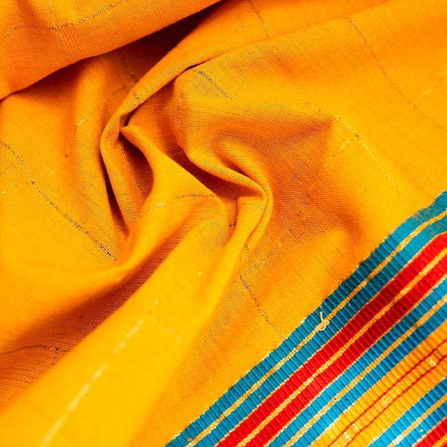 ガムチャと呼ばれるインドの万能布【約200cm×約48cm】 4 - 生地はわりとしっかりした質感となっています。
