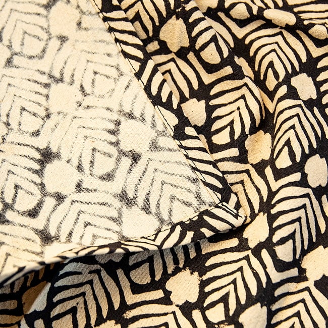【45cmx45cm】昔ながらの木版染め伝統模様布ハンカチ・ナフキン 4 - 裏地の様子です。