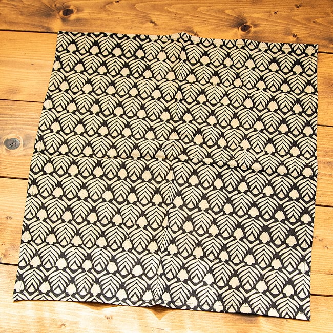 【45cmx45cm】昔ながらの木版染め伝統模様布ハンカチ・ナフキン 5 - 全体を広げて見てみました。