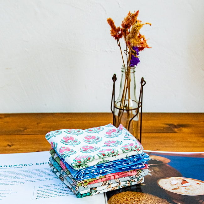 【45cmx45cm】昔ながらの木版染め伝統模様布ハンカチ・ナフキン 6 - 色々なデザインを集める楽しみもありますね。