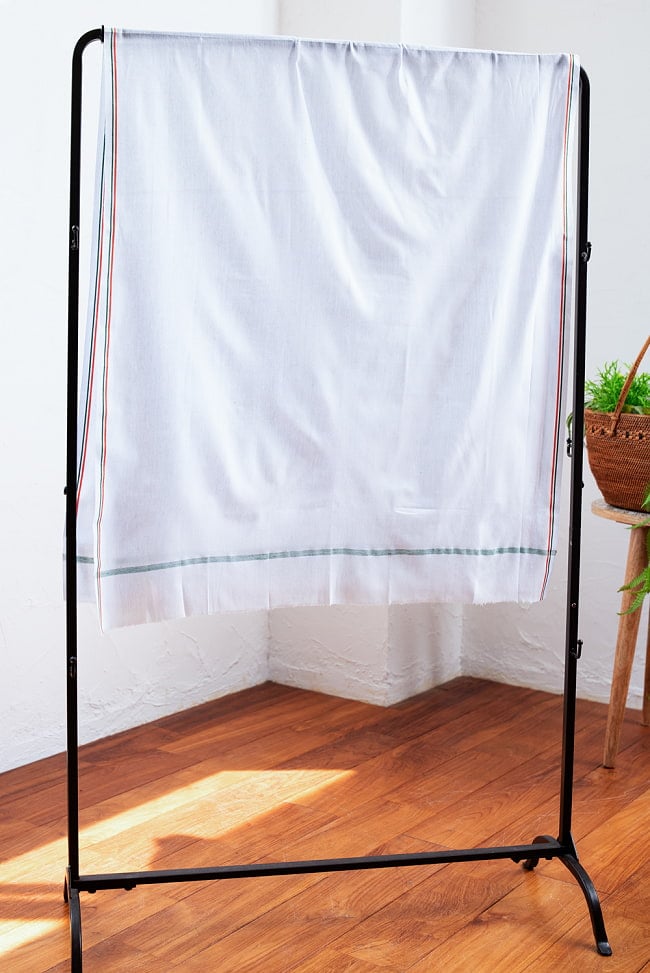 ガムチャと呼ばれるインドの万能布【約156cm×約68cm】 3 - 広げて掛けてみました。
