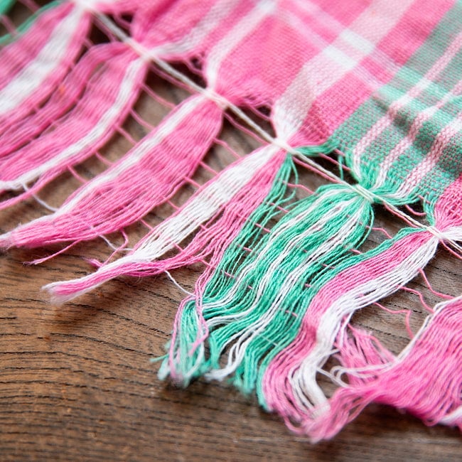 ガムチャと呼ばれるインドの万能布【約160cm×約88cm】 4 - 端はフリンジデザインです