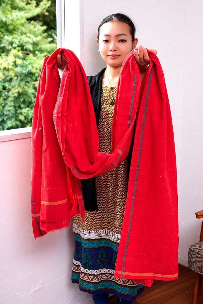 ガムチャと呼ばれるインドの万能布【約520cm×約63cm】 8 - インドの現地でも好きに切って使用するようです