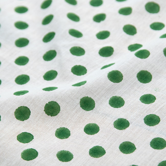 インドの木版染めハンカチ - ドットグリーン 2 - 温かみがあって素敵なプリントです＾＾