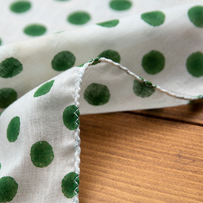 インドの木版染めハンカチ - ドットグリーン 3 - 端はこの様になっています