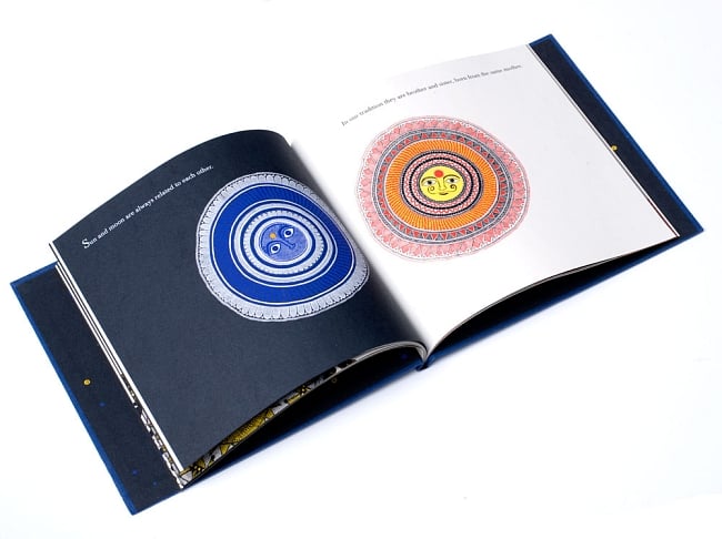 Tara Booksの本】Sun and Moon - Folk Tales by Various Artists