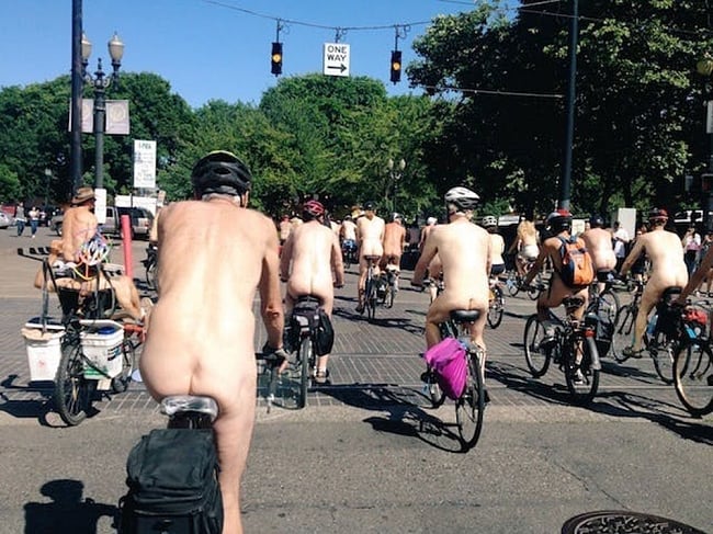 旅がなければ死んでいた [本編] 10 - アメリカのポートランドでは全裸で自転車に乗り、数千人と街中をパレード
