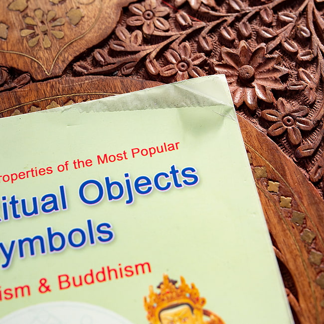 ヒンドゥ教・仏教の神々 その偶像とシンボル Deities, Ritual Objects and Symbols of Hinduism and Buddhism 7 - 表面のラミネートが剥がれています…