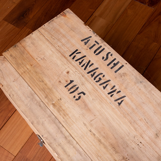 輸入に使われている昔ながらのレトロ木箱　ATUSHI KANAGAWA 105 BOX 2 - 上部の写真です