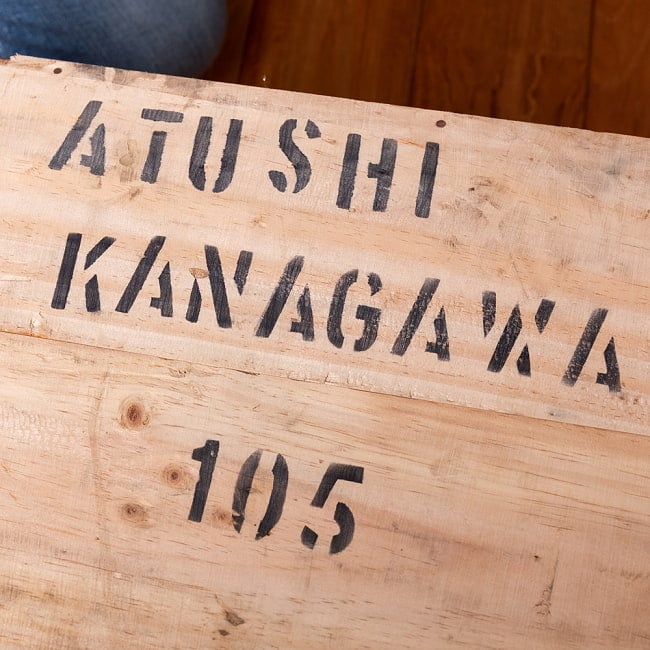 輸入に使われている昔ながらのレトロ木箱　ATUSHI KANAGAWA 105 BOX 6 - 拡大写真です