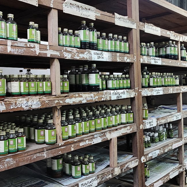 TIRAKITA　アーユルブリス　シャンプーバー  石鹸シャンプー 100g[TIRAKITA AYURBLISS Shampoo Bar] 10 - この工房では伝統的なアーユルヴェーダオイルを数多く作っています