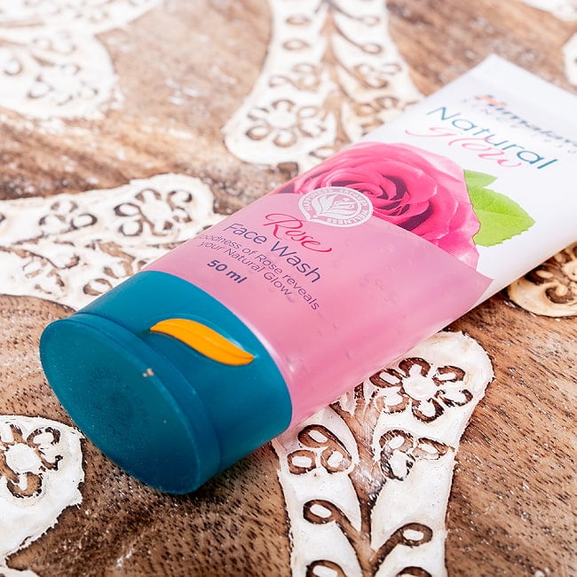 ヒマラヤ　ナチュラル　グロウ　フェイスウオッシュ - Natural Grow Rose Face Wash 50ml [Himalaya Herbals] 2 - 別の角度からの写真です