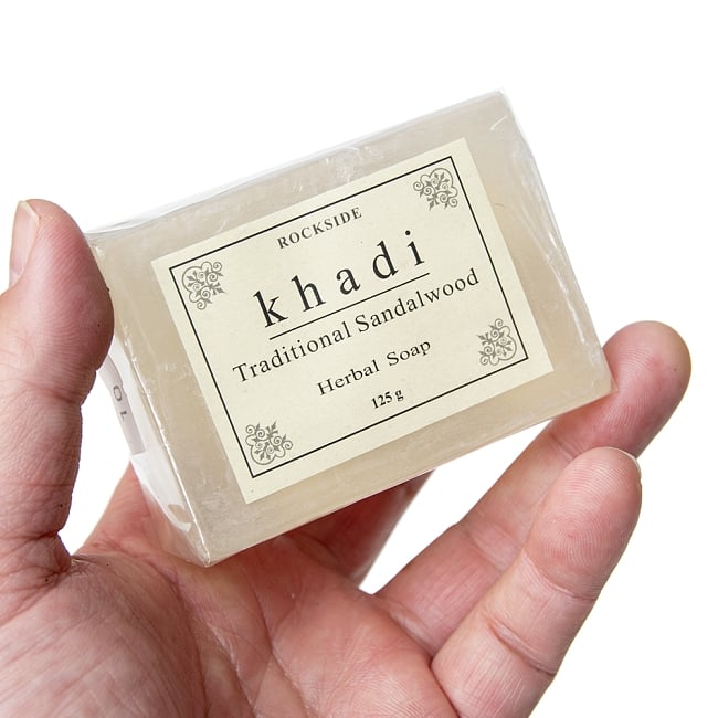 KHADI（カディ）　ナチュラルソープ - ケサ（サフラン）＆オリーブ 3 - 他の種類のKHADI石鹸と一緒に並べてみました。