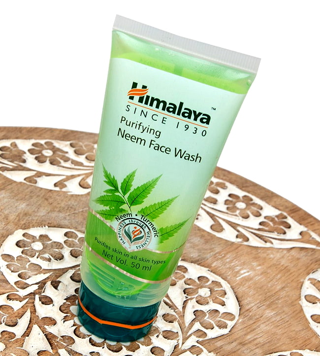 ヒマラヤ　ピュリファイング　フェイスウオッシュ - Neem Face Wash 50ml[Himalaya Herbals] 2 - 斜めから撮影しました