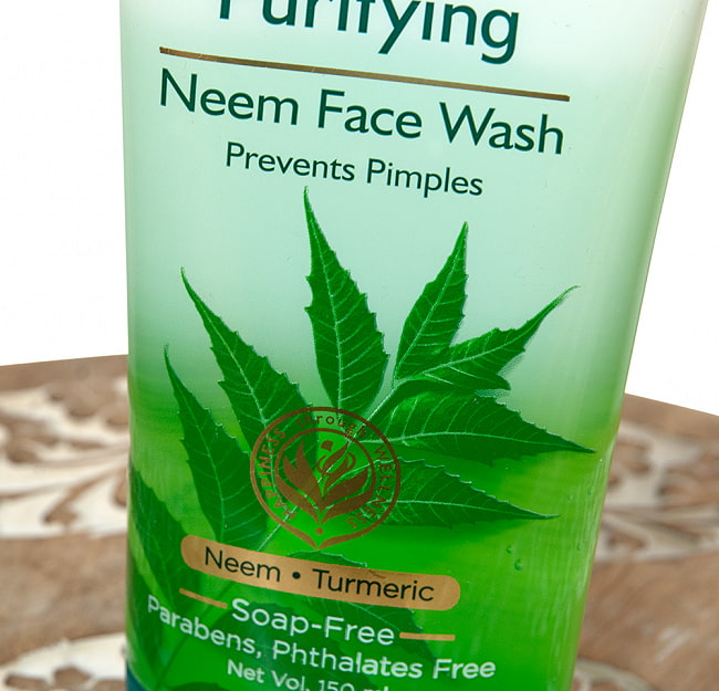 ニーム フェイス ウォッシュ - Neem Face Wash 150ml[Himalaya Herbals] 2 - 斜めから撮影しました