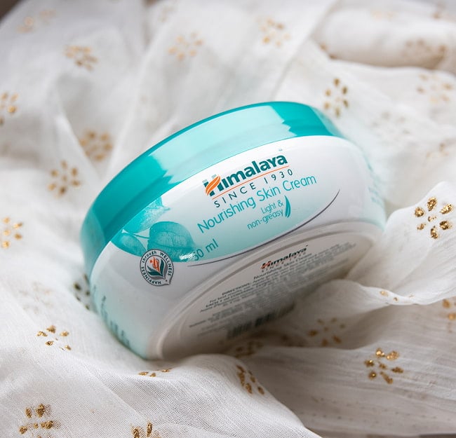 ヒマラヤ　ナリシング　スキンクリーム - Nourishing Skin Cream 50ml[Himalaya Herbals] 2 - 斜めから撮影しました