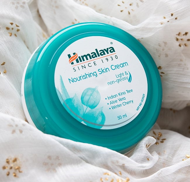 ヒマラヤ　ナリシング　スキンクリーム - Nourishing Skin Cream 50ml[Himalaya Herbals]の写真1枚目です。インドを代表する化粧品メーカー HIMALAYAの代表的なスキンクリームですクリーム、スキンクリーム,HIMALAYA,ヒマラヤ、アーユルヴェーダ,ティラキタ自社輸入化粧品