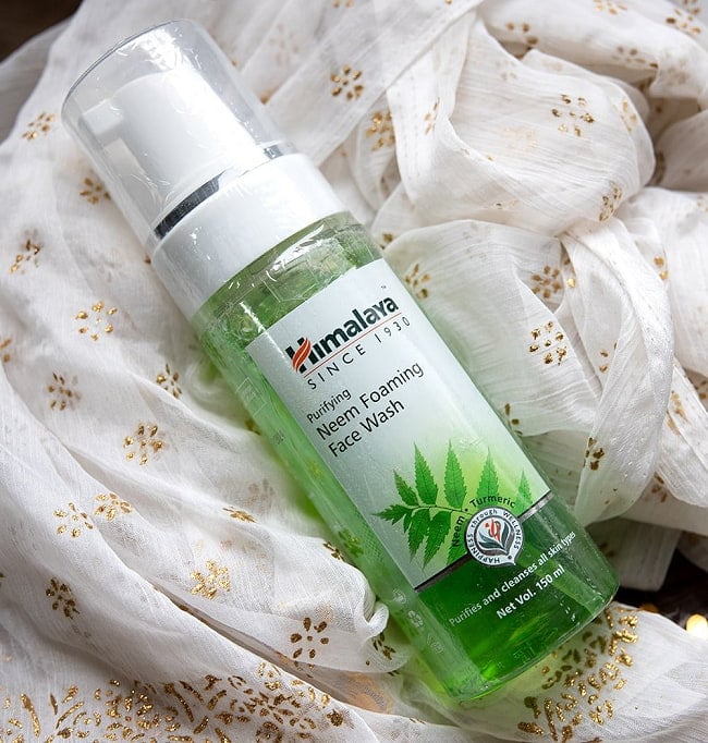 ヒマラヤ　ピュリファイング　フォーミング　フェイスウオッシュ - Purifying Neem Foaming Face Wash 150ml[Himalaya Herbals] 2 - 斜めから撮影しました