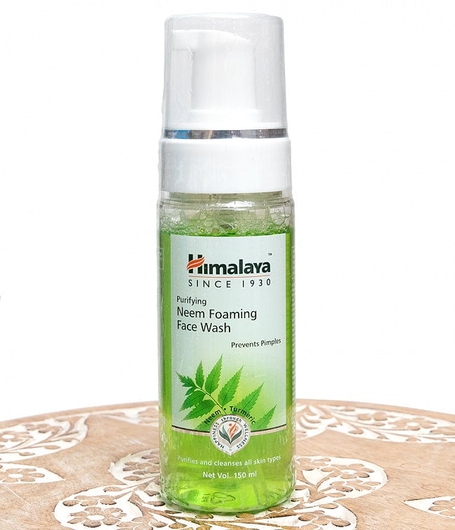 ヒマラヤ　ピュリファイング　フォーミング　フェイスウオッシュ - Purifying Neem Foaming Face Wash 150ml[Himalaya Herbals]の写真1枚目です。ヒマラヤのニーム フェイス ウォッシュです。ニームは皮膚にうるおいを与えるために内容成分として配合されていますフェイスウオッシュ、クレンジング、HIMALAYA,ヒマラヤ、アーユルヴェーダ,ティラキタ自社輸入化粧品