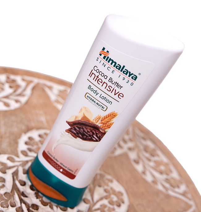 ＨＩＭＡＬＡＹＡ　 インテンシブボディローション - Intensive Body Lotion 100ml[Himalaya Herbals] 2 - 斜めから撮影しました