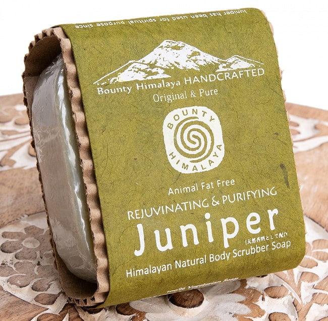 バウンティ　ヒマラヤ　ナチュラル　ボディ　ソープ - Juniper Himalayan Natural Body Scrubber Soap【手作り石鹸・100g】の写真1枚目です。ネパールで手作りされた石鹸ですネパールの石鹸,ハンドメイド,ハンドメイドソープ,手作り,カトマンズ,老舗,ソープ,石鹸,ティラキタ自社輸入化粧品